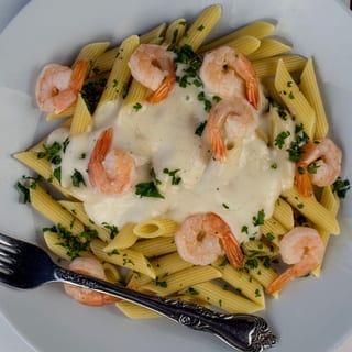 Garlic Parmesan Shrimp Alfredo Pasta
